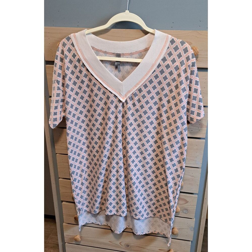 Honeyme Pink & Gray Hi-Lo V-Neck Top | Size XL- comfy, geometric, feminine